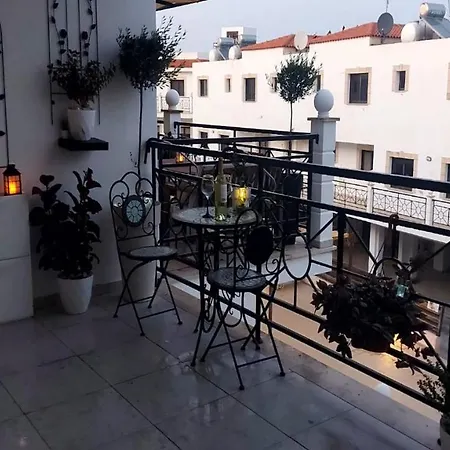 דירה Paramount Gardens C202