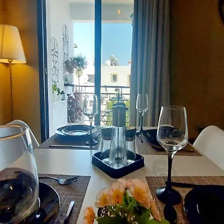 Paramount Gardens C202 Daire