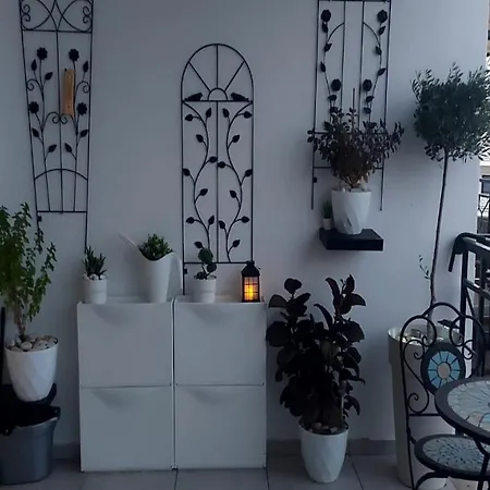 Paramount Gardens C202 *