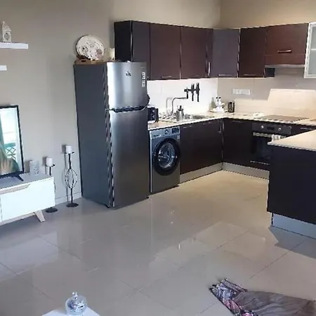 Paramount Gardens C202 דירה