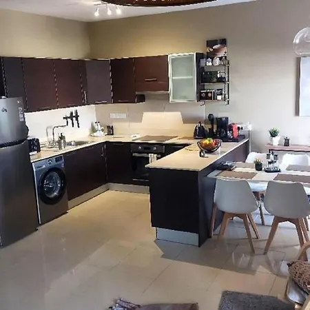 Paramount Gardens C202 Daire