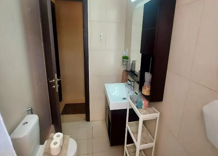 Paramount Gardens C202 Appartement *