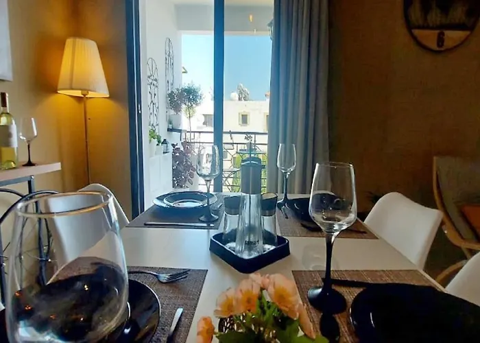 Paramount Gardens C202 Appartement