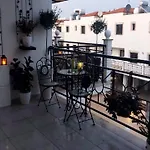 아파트 Paramount Gardens C202