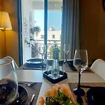 Paramount Gardens C202 아파트