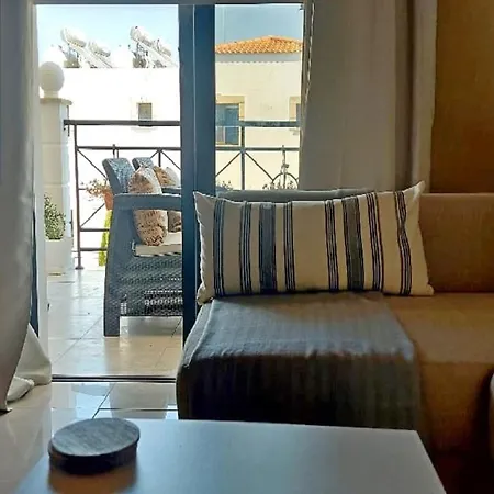 Paramount Gardens C202 アパート ラルナカ
