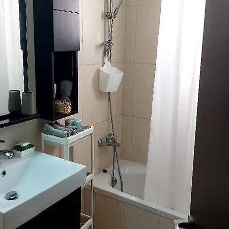 Paramount Gardens C202 Апартаменты *