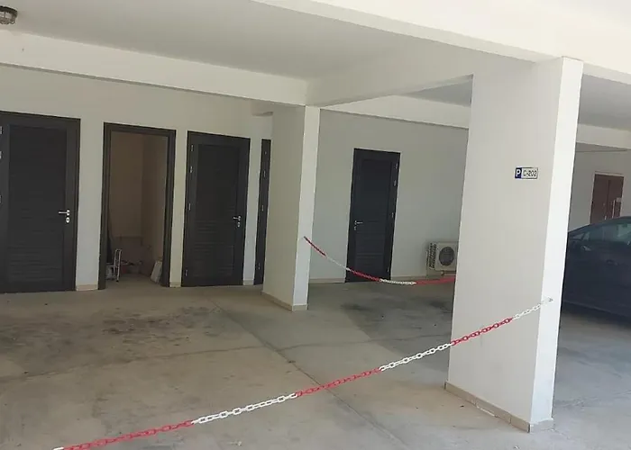 アパート Paramount Gardens C202