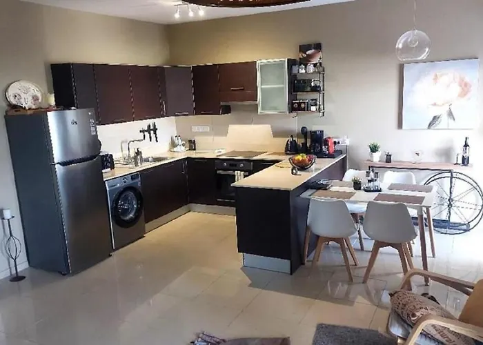 Paramount Gardens C202 Appartement