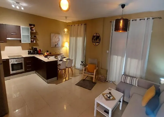 Paramount Gardens C202 *